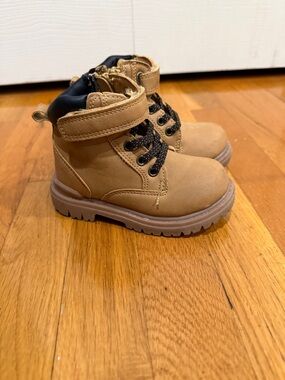 wonder nation Tan and Black Lace-Up Kids 7 Boots